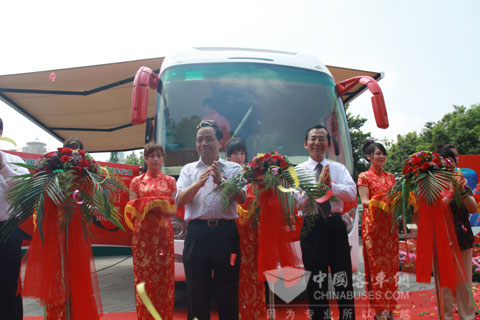 เปิดตัวรถบริจาคโลหิต Kinglong ชั้นนำที่เซี่ยงไฮ้