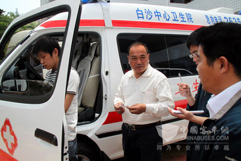 Kinglong Light Buses ให้บริการศูนย์สุขภาพในชนบทฝูเจี้ยน