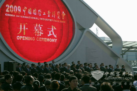Kinglong แสดงที่งาน China International Industry Fair