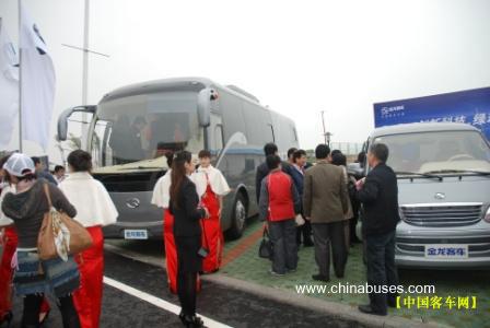 Kinglong Luxury Bus แสดงที่เทศกาลท่องเที่ยว
